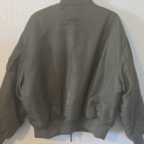 Fabletics Olive Green Bomber Jacket Size Large L Zip Front Utility Sleeve - Picture 2 of 3